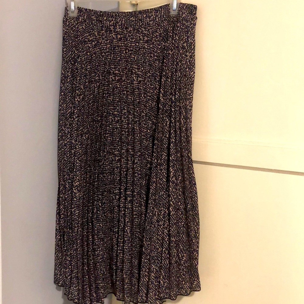 Cute pleased animal print sirt